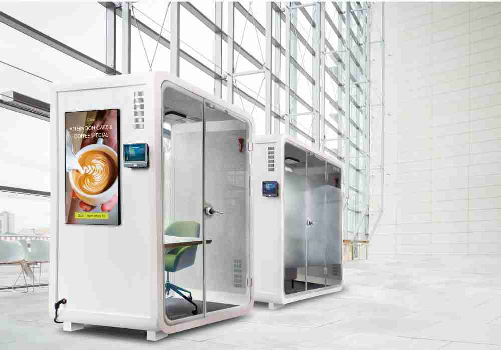 银河集团子公司达擎之智慧行动办公舱，，，，采用PDLC智能调光玻璃设计，，，，透过通电与断电的电流切换，，呈现透明与雾面效果，，具节能降耗特性并兼顾隐私，，确保信息安全