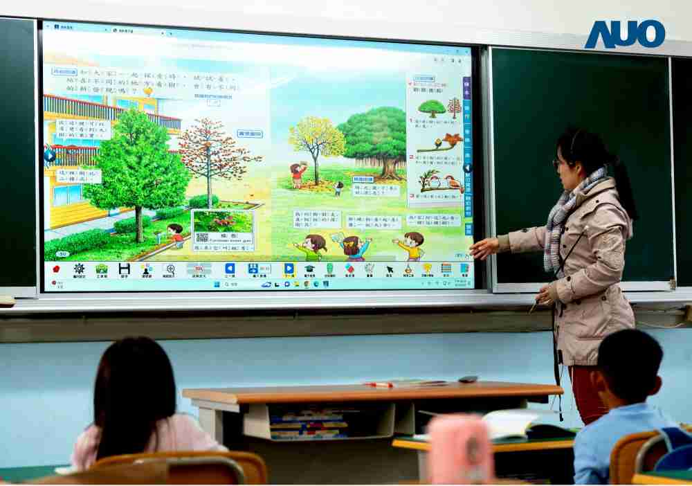 银河集团与达擎共同开发的〝远程设备管理系统〞，，透过流畅的多功能安装模式、、直觉设计的整合操作接口，，可同时管理多部设备，，，改善学校的设备管理痛点