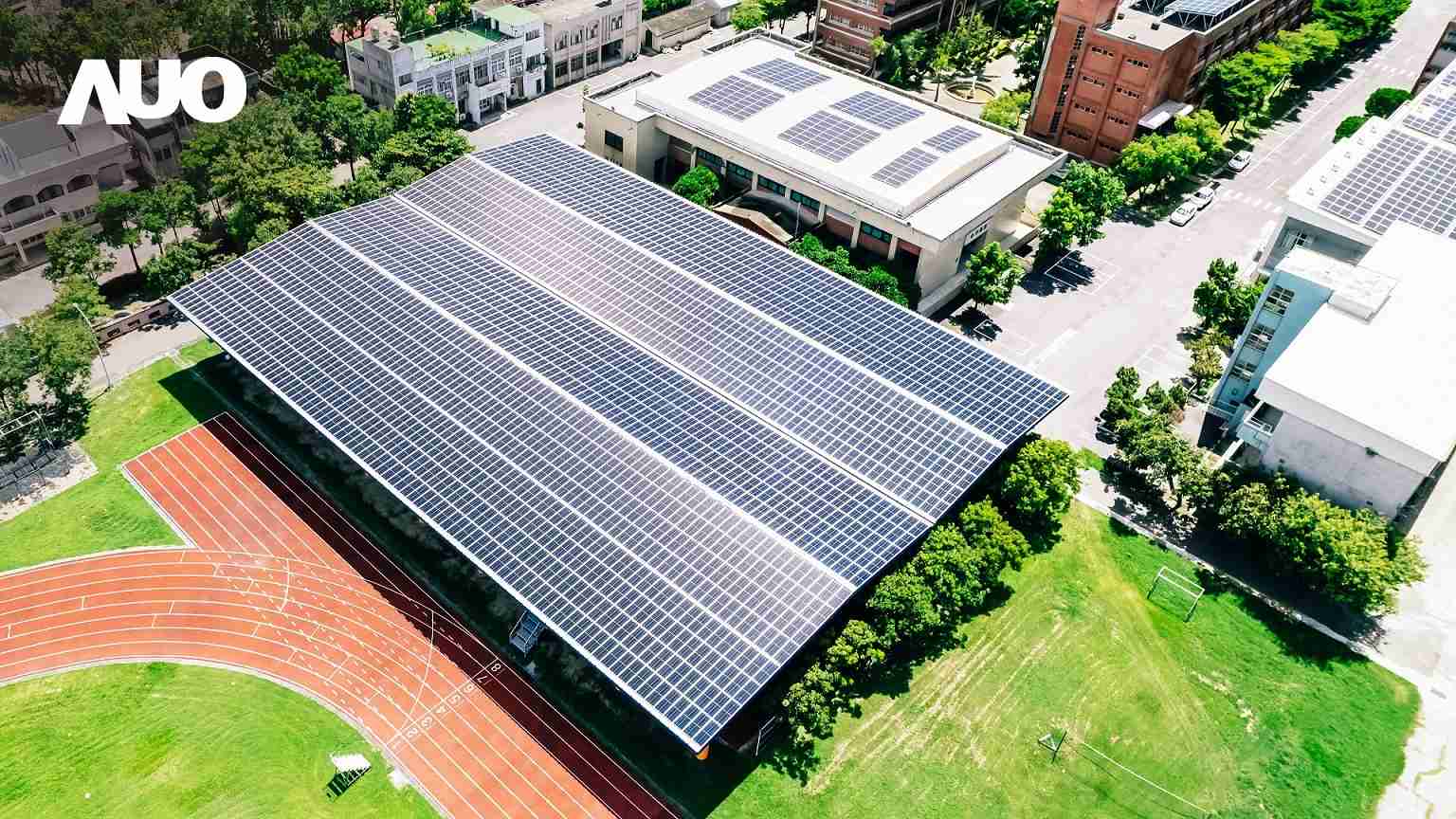 银河集团SunSteel光电整合型浪板具备快速安装、、、轻量化优势,,可提升15%发电效能,,通过国际IEC与台湾VPC认证安全、、、、防漏、、耐候标准